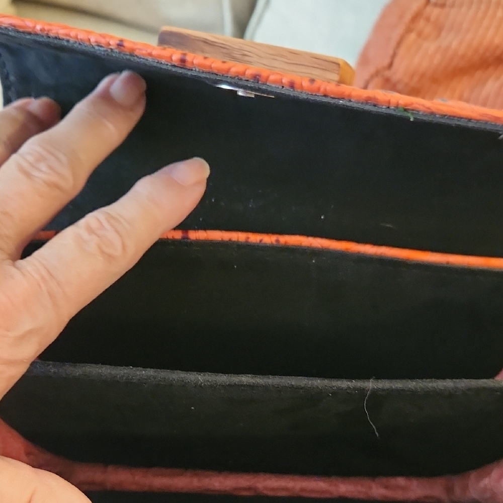 Cosmo Handmade Orange Croc-Embossed Crossbody Bag - Picture 4 of 6